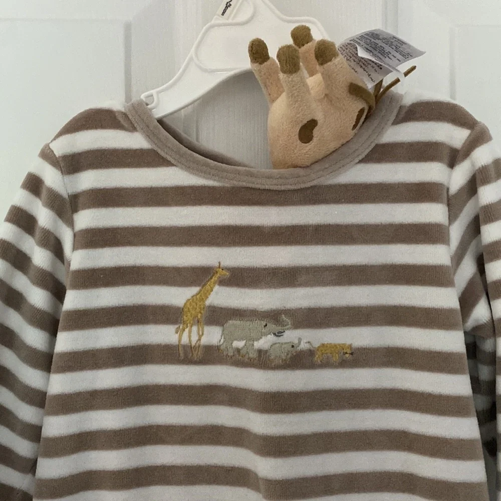 NWOT Jacadi Paris Baby Striped Pajama with Small Stuffed Giraffe - 12M